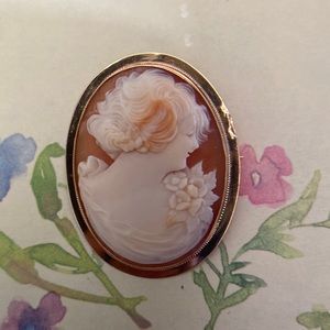 Solid 10K Gold Ladies Profile Cameo Vintage Pendant/Brooch Pin. Uniquely Crafted